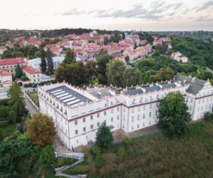 Jedna z najstarszych szkół w Polsce znajduje się w Świętokrzyskiem. Pierwotnie służyła jezuitom
