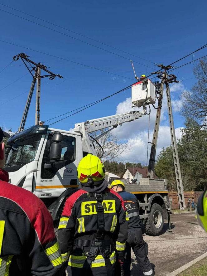 Interwencje Strażaków przy likwidacji szkód spowodowanych przez gwałtowny wiatr i burze