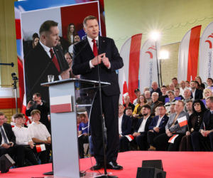 Przemysław Czarnek podczas otwartego spotkania z mieszkańcami Kalisza w hali OSRiR w Kaliszu