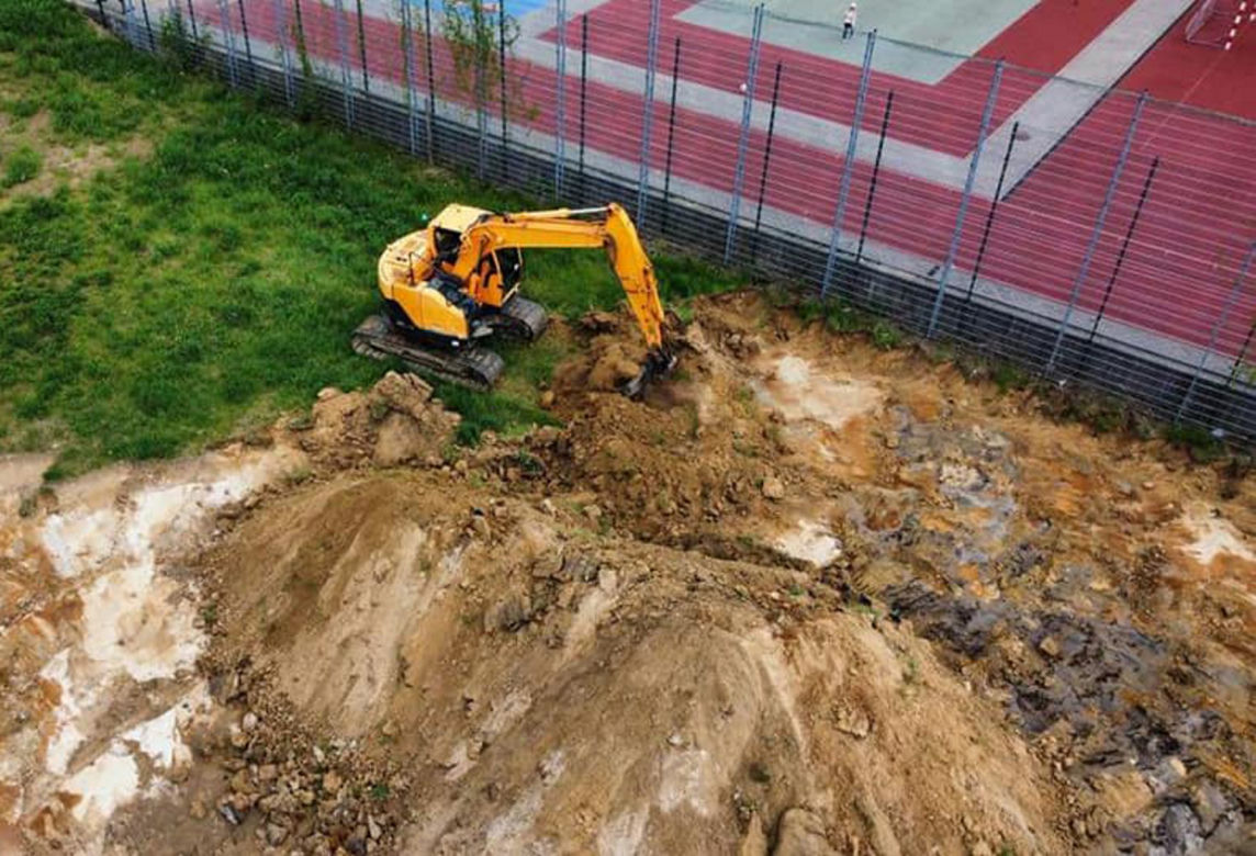 Mieszkańcy doczekają się pierwszego pełnowymiarowego boiska do piłki nożnej. "Prace idą pełna parą"