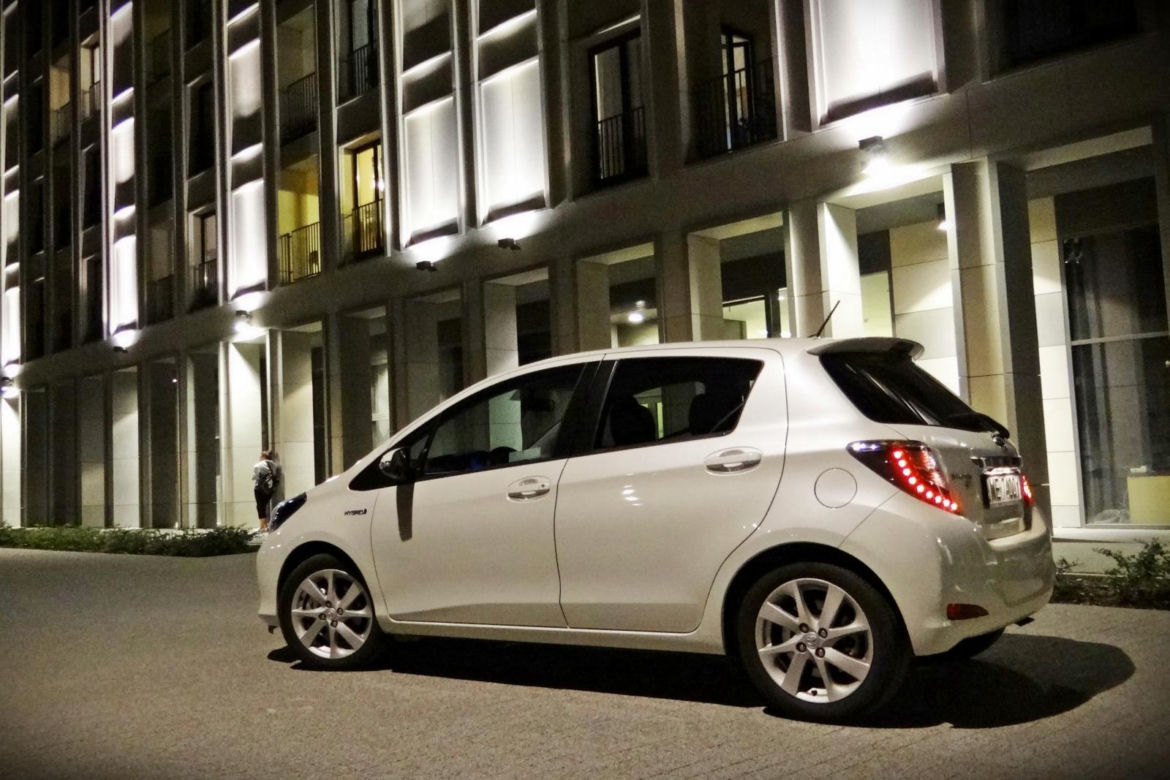 Toyota Yaris Hybrid 100