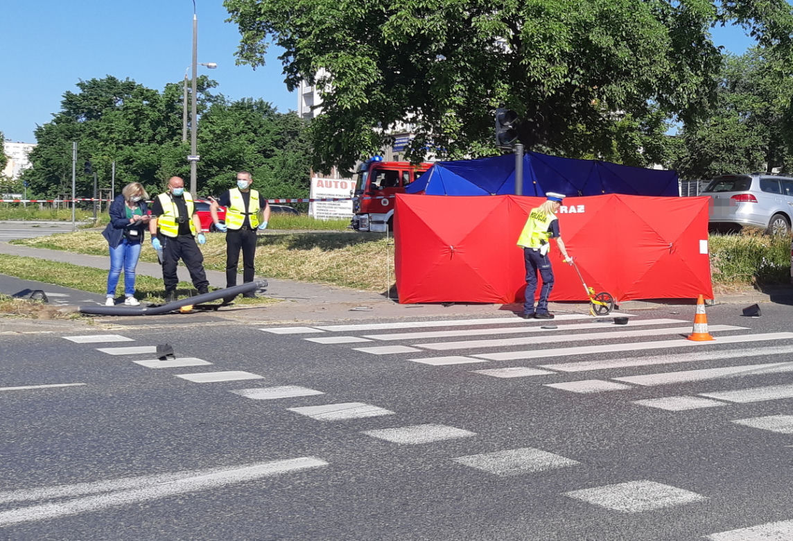 Bydgoszcz. Samochód wjechał w pieszych! 12-letnia dziewczynka zginęła na miejscu [ZDJĘCIA]