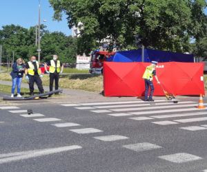 Bydgoszcz. Samochód wjechał w pieszych! 12-letnia dziewczynka zginęła na miejscu [ZDJĘCIA]