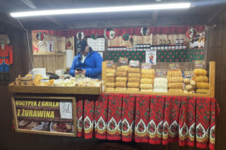 Pokémony, różowe gofry i zaskakujące różnice w cenach. Porównaliśmy łódzkie jarmarki