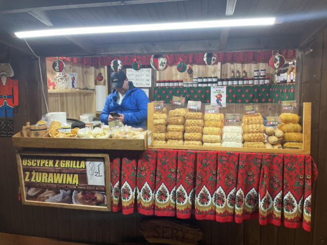 Pokémony, różowe gofry i zaskakujące różnice w cenach. Porównaliśmy łódzkie jarmarki