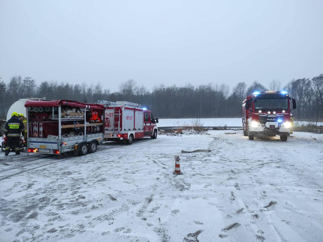 Kolejny pożar w zakładzie recyklingu w Przysiece Polskiej niedaleko Kościana