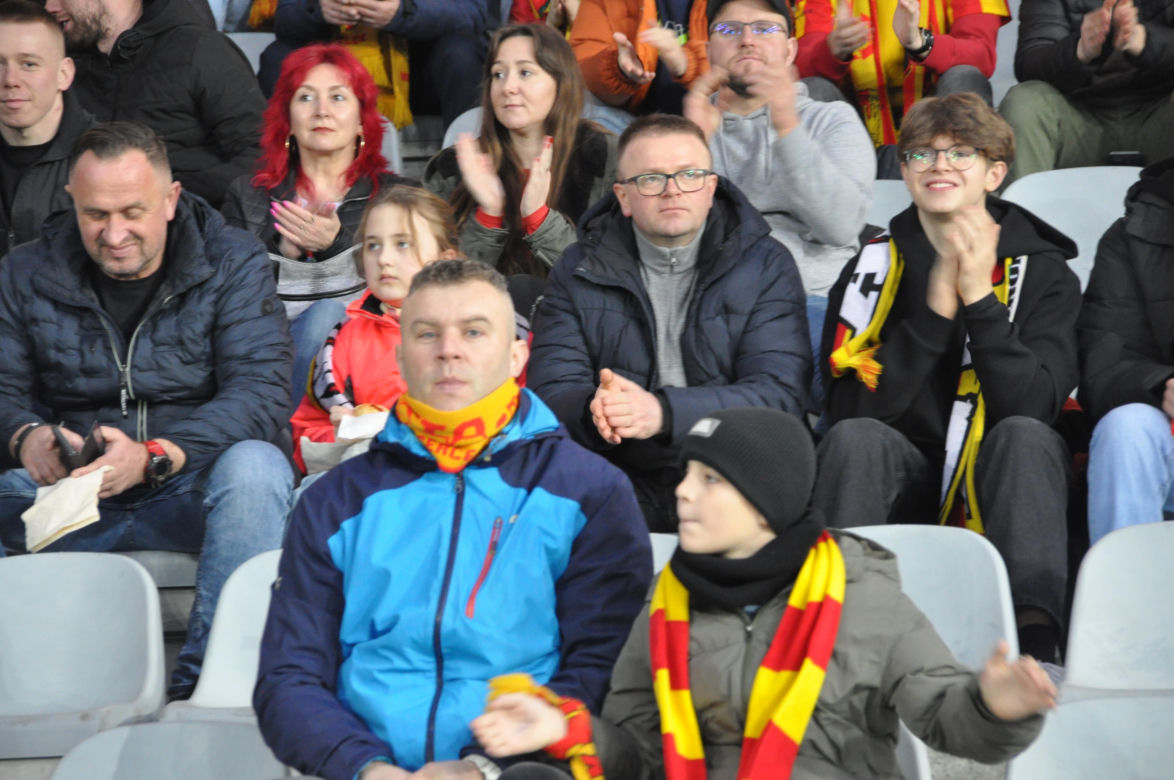 Korona Kielce - Legia Warszawa. Zdjęcia kibiców na Suzuki Arenie