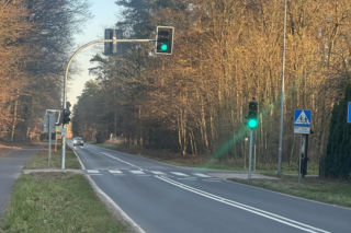Na Nowym Świecie koło Leszna zamontowano sygnalizację świetlną. Kiedyś doszło tu do tragedii