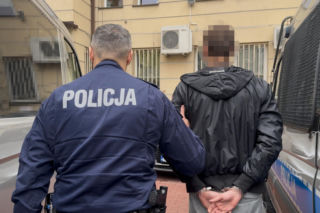 Horror pod Mostem Świętokrzyskim. 20-latek z pałką zaatakował 13-latka