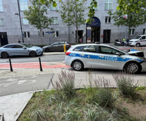 Radiowóz wjechał w elektryka. Niecodzienna kraksa w centrum Warszawy