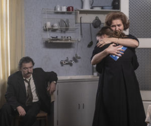 Stulecie Winnych 4 odc. 46. Ania (Urszula Grabowska), Ewa (Sonia Mietielica), Jerzyk (Andrzej Andrzejewski)