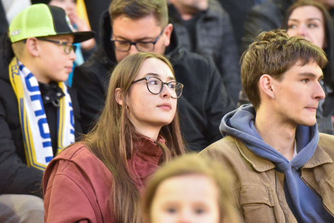 PRES Grupa Dewloperska Toruń - Abramczyk Polonia Bydgoszcz, zdjęcia kibiców i zawodników z pożegnania Adriana Miedzińskiego