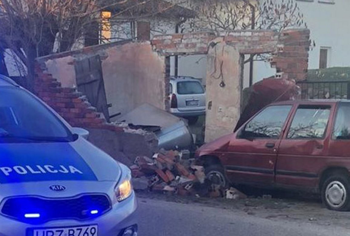 Pijany w sztok prowadził auto. Swoją podróż skończył na ścianie budynku!