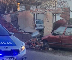 Pijany w sztok prowadził auto. Swoją podróż skończył na ścianie budynku!