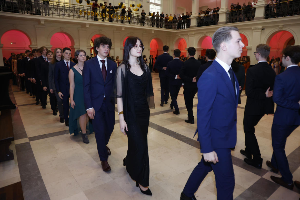 Studniówka 2024 XXXVII LO im. Jarosława Dąbrowskiego - zdjęcia