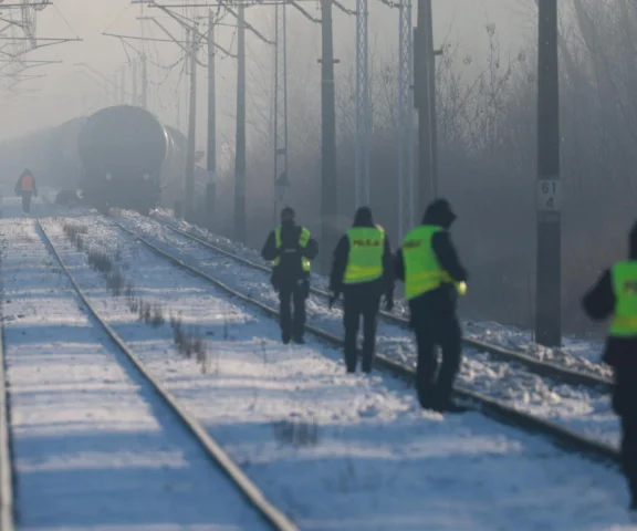 Katastrofa pociągu pod Warszawą! Sześć wagonów wypadło z torów