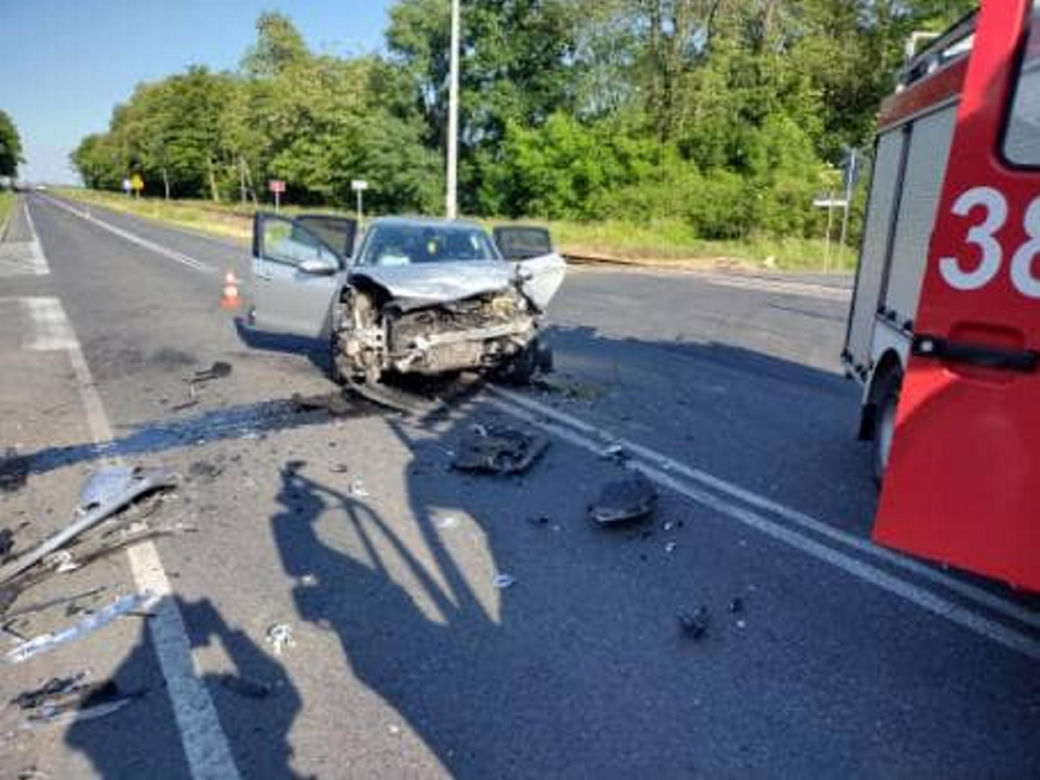 Fatalny wypadek pod Lesznem! Trzy osoby ranne. Śmigłowiec zabrał 42-latka [ZDJĘCIA]