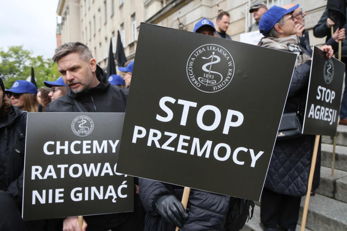 Marsz Milczenia w Warszawie. Marsz medyków przeciw przemocy 