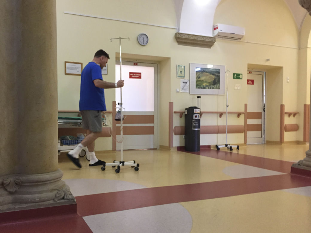 Lekarze wycięli mu jelito, a PiS wyciął go z listy
