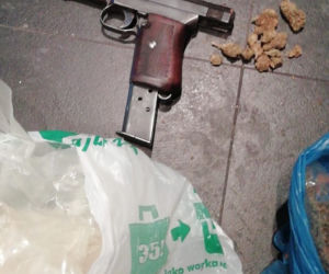 Łódź: Kilogramy narkotyków, broń i lewe papierosy. 28-latek na Polesiu miał jeszcze więcej na sumieniu 