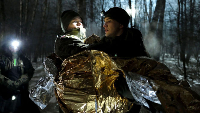 M jak miłość, odcinek 1928: Mateusz bohaterem! Dramatyczny finał poszukiwań dziecka w lesie. Uratuje Majkę przed śmiercią - ZDJĘCIA