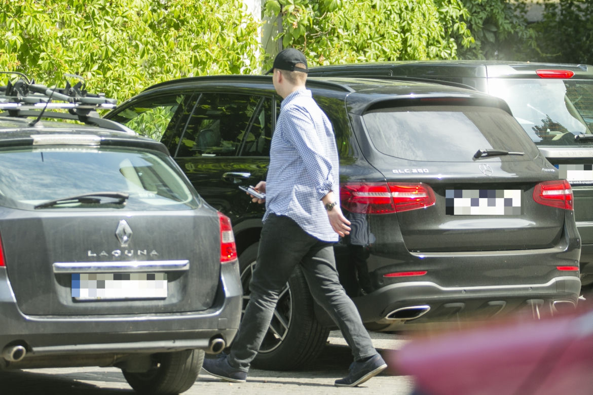 Bartłomiej Misiewicz w Mercedesie Klasy GLC 250 4MATIC