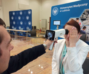 Uniwersytet Medyczny ma nowy sprzęt. W ręku mieści się cały gabinet okulistyczny [GALERIA]