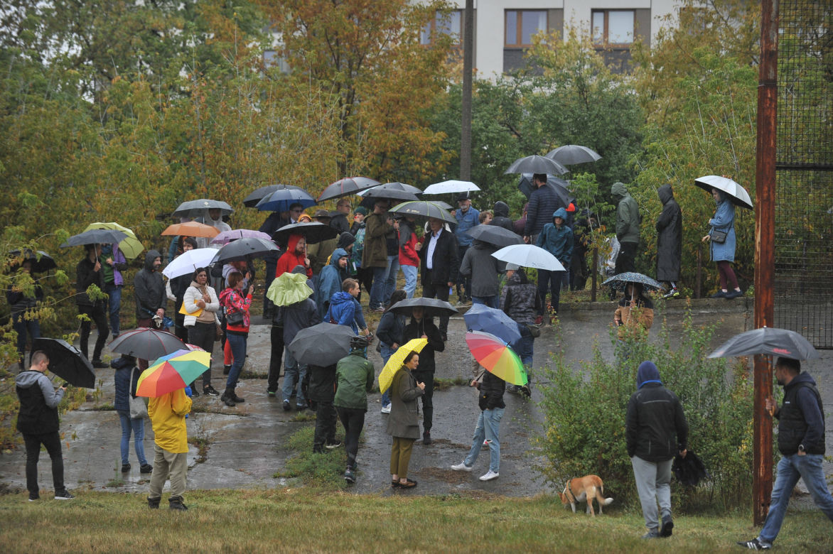 Mieszkańcy zwiedzili opuszczony tor kolarski RKS Orzeł na Pradze-Południe