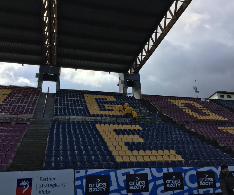 Rozpoczął się demontaż siedzisk na stadionie Pogoni