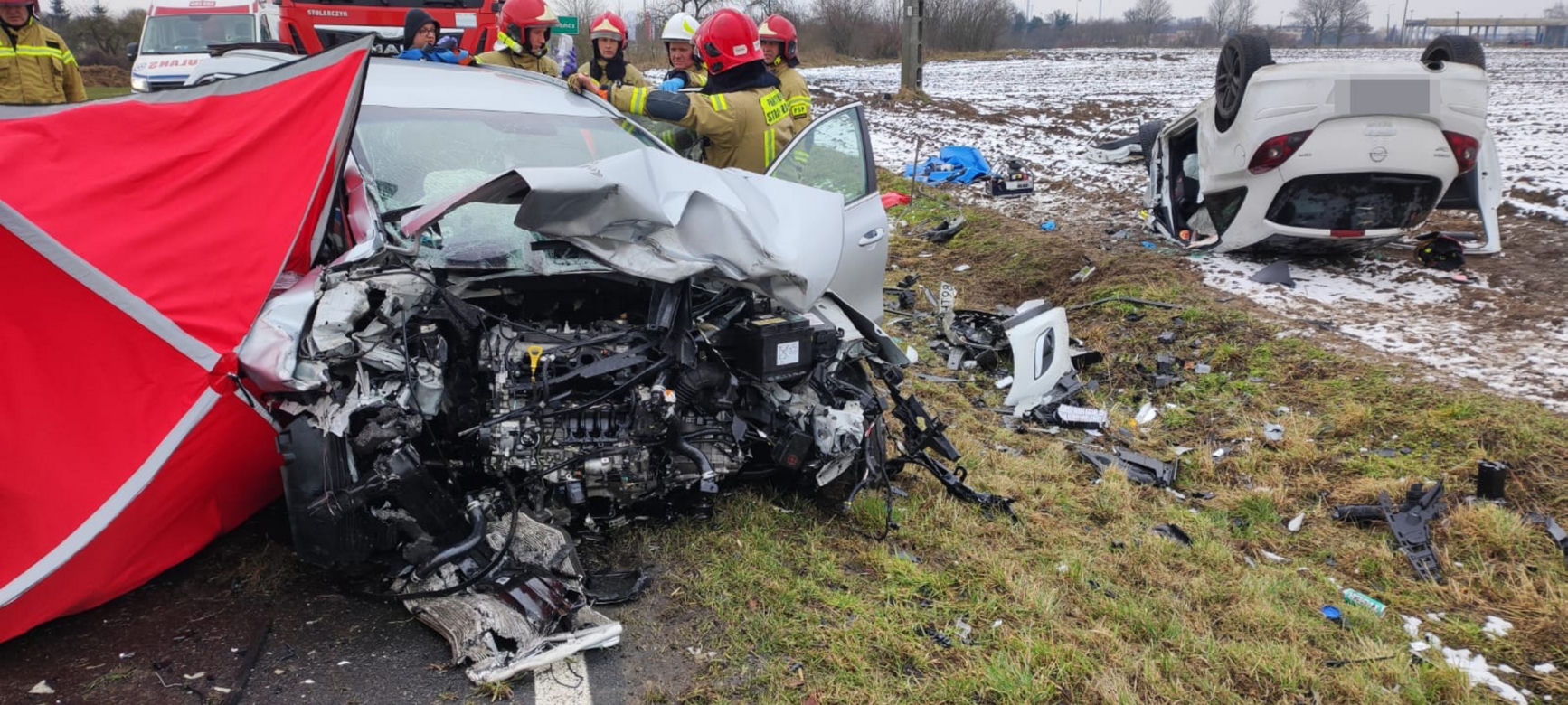 Koszmarny wypadek pod Wągrowcem! Kobieta nie żyje, inni poszkodowani w bardzo ciężkim stanie [ZDJĘCIA].