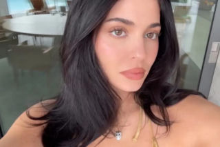 Ubrała się na basen za ćwierć miliona złotych! Zobacz stylizację Kylie Jenner