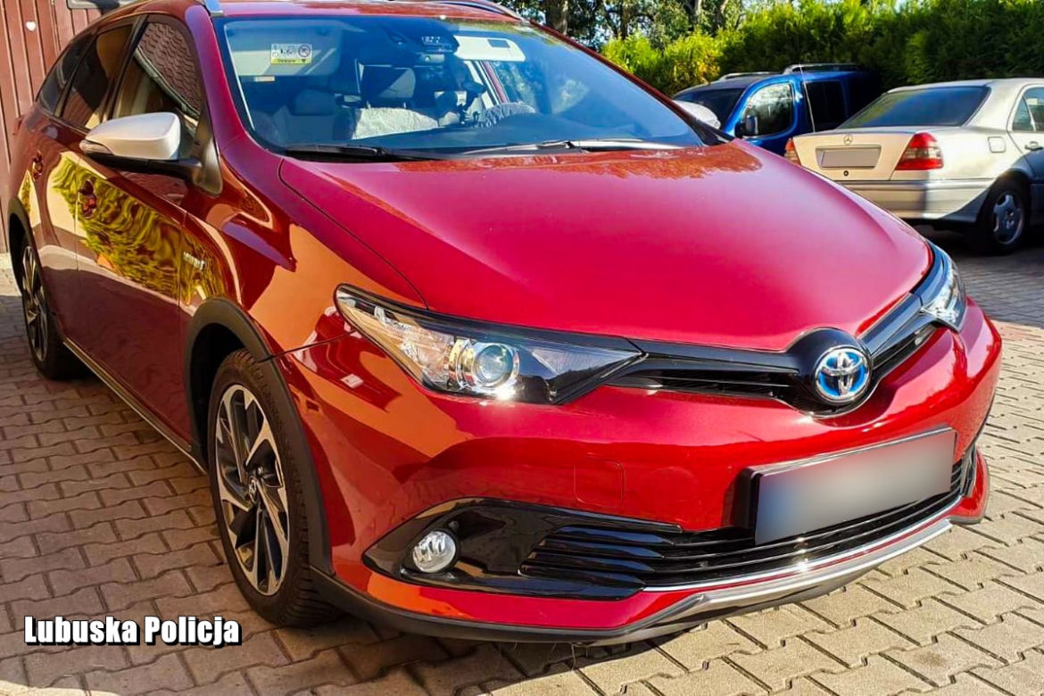 uciekał skradzioną Toyotą Auris. Ścinał zakręty i wyprzedzał na skrzyżowaniach