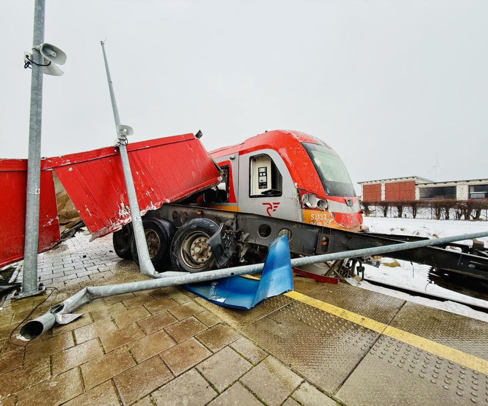 Wypadek na przejeździe kolejowym w Widzinie