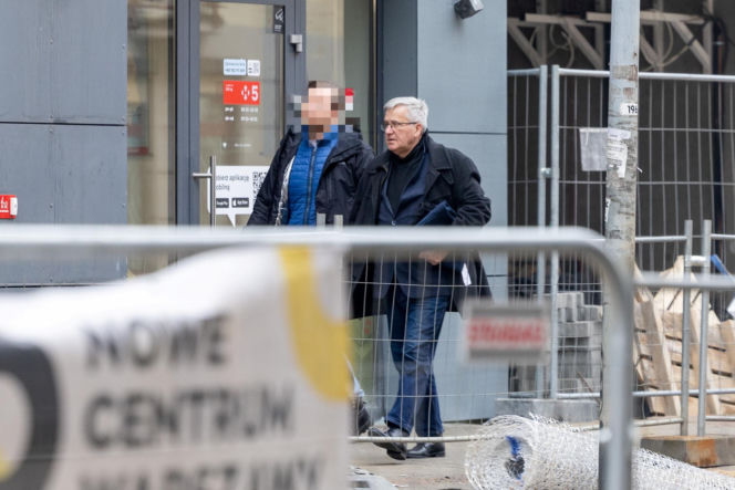 Bronisław Komorowski gnał do krawca z dżinsami. Po drodze złamał prawo!