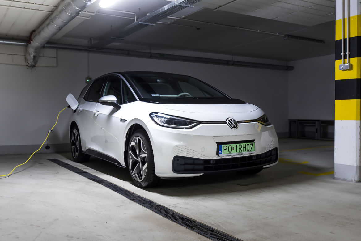 Samochód elektryczny, ładowanie samochodu