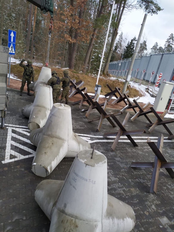 Zapory przeciwczołgowe na granicy z Białorusią. Szef MON: To element naszej strategii obrony i odstraszania
