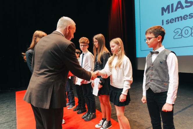 Najzdolniejsi uczniowie odebrali stypendia Prezydenta Miasta Siedlce