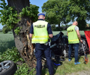 Z Audi A6 został tylko tył. Kierowca zginął na miejscu