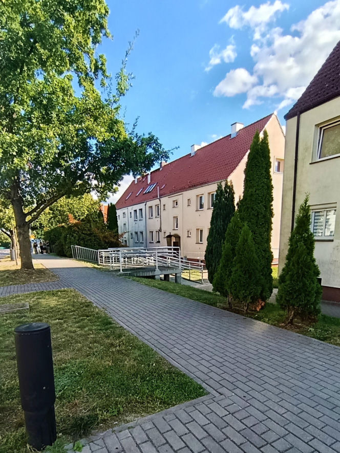 Uszkodzona kamienica przy ul. Hożej w Szczecinie