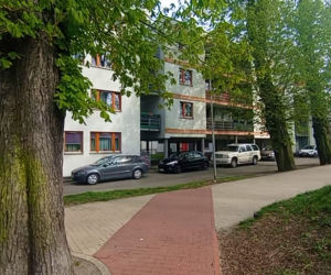Balkony z widokiem na ścianę