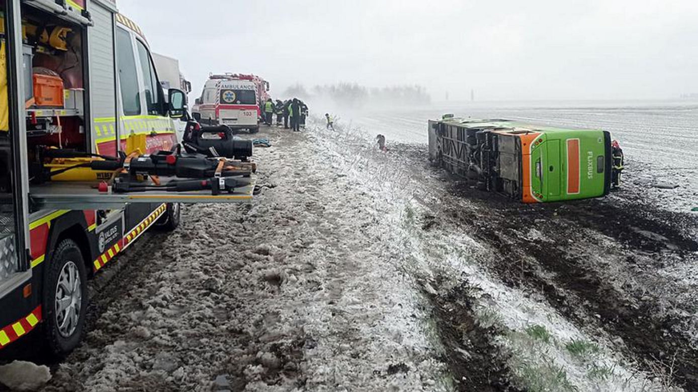 Katastrofa Flixbusa z Warszawy do Odessy. Pasażerowie uciekali przez pole