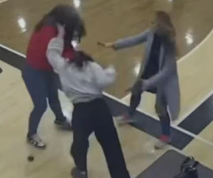 Bijatyka matek i ojców w katolickiej szkole! Ich dzieci patrzyły