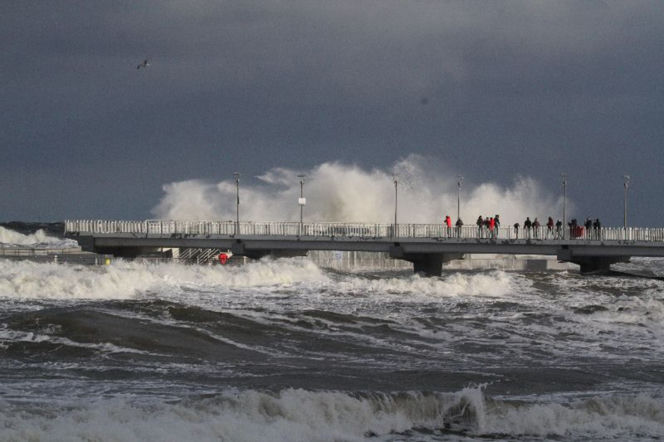 Pogodowy horror nad Bałtykiem. Zamknięte molo, groźnie na plażach!