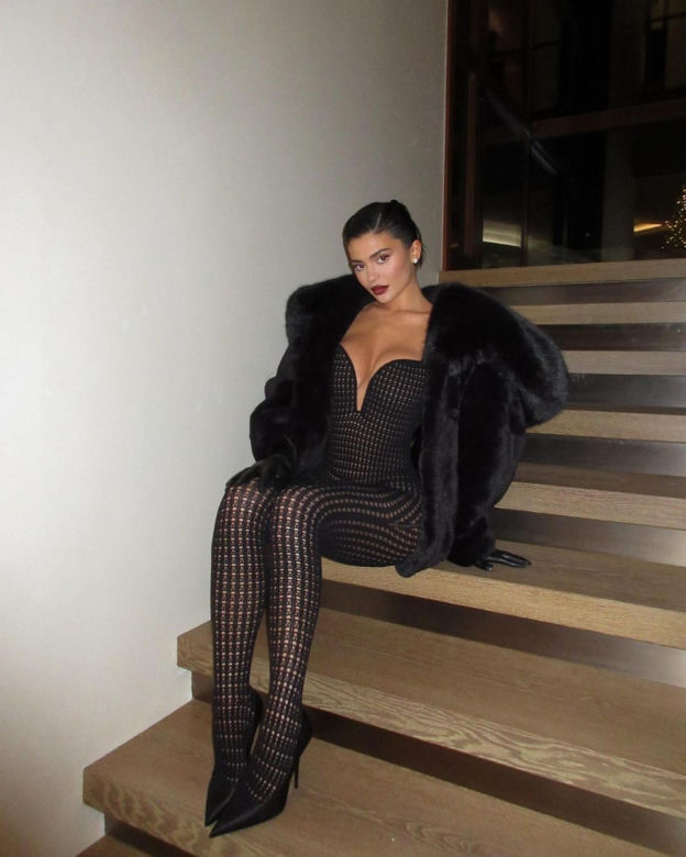 Kylie Jenner przez przypadek pokazała się bez makijażu. Fani w szoku! "Zupełnie inna osoba"