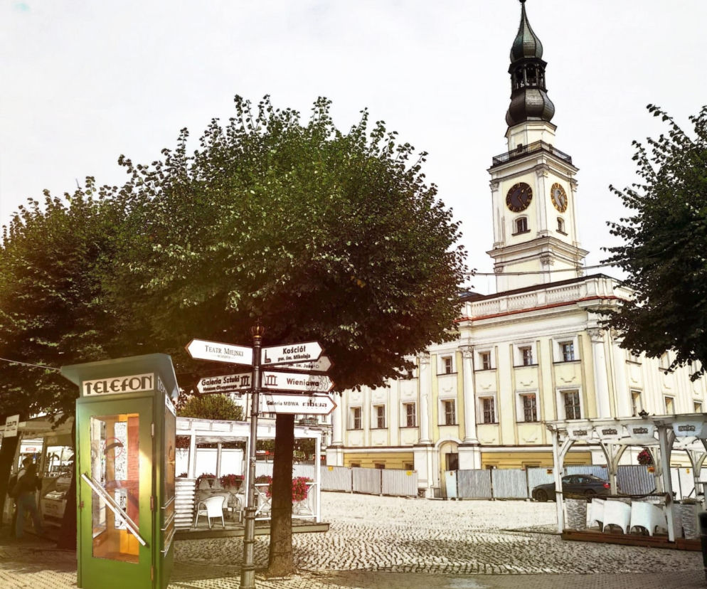 Halo? Słucham! W Lesznie stanie budka telefoniczna... ale nie do dzwonienia