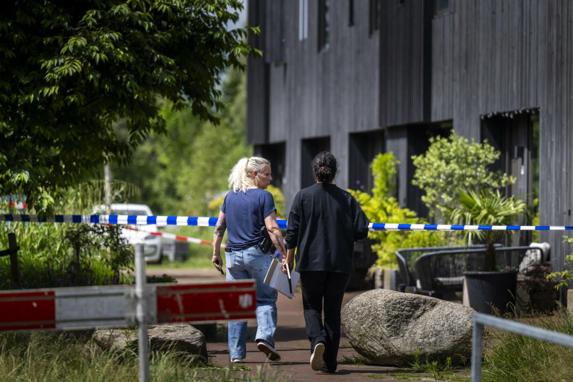 15-latka zabiła rodziców, fotki z miejsca zbrodni rozesłała do kolegów z klasy 15-latka podejrzana o zabójstwo rodziców. Zdjęcia z miejsca zbrodni miała wysłać rówieśnikom