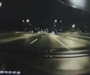 Wypadek na Trasie Łazienkowskiej - nagranie z momentu uderzenia