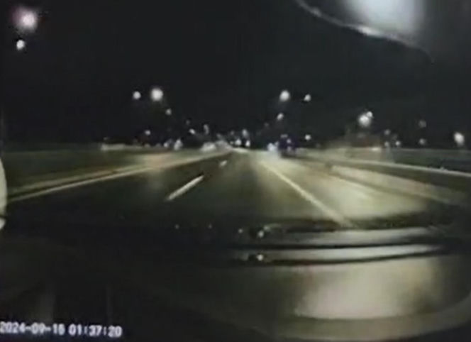 Wypadek na Trasie Łazienkowskiej - nagranie z momentu uderzenia