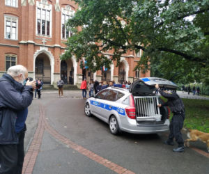 Alarm bombowy w Collegium Novum na Uniwersytecie Jagiellońskim