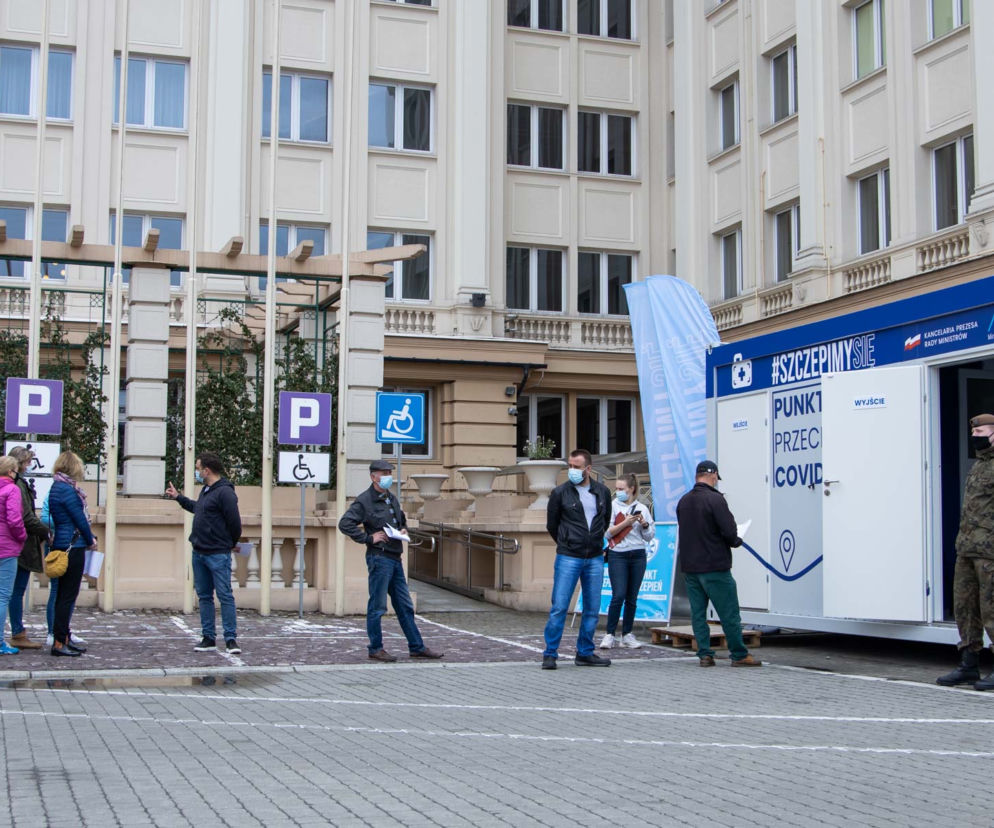 RZESZÓW: 620 osób zaszczepiło się pierwszego dnia majówki. Dziś koljny dzień szczepień!